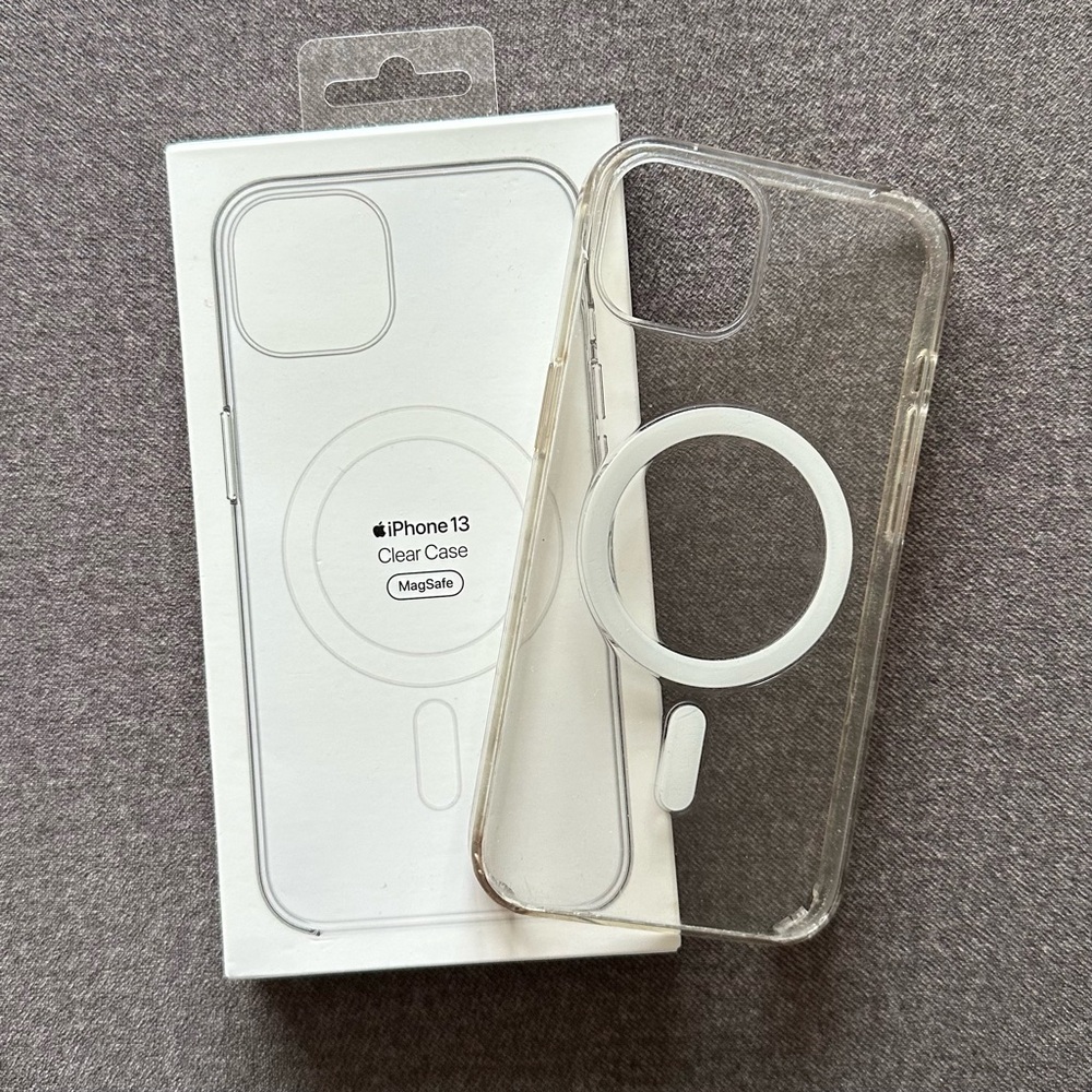 Apple iPhone 13 Clear Case w/ MagSafe